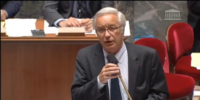 Le ministre du Travail, François Rebsamen, lors de la lecture du texte à l'Assemblée