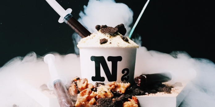 A Paris, un glacier utilise les codes de la cuisine moléculaire pour confectionner ses glaces