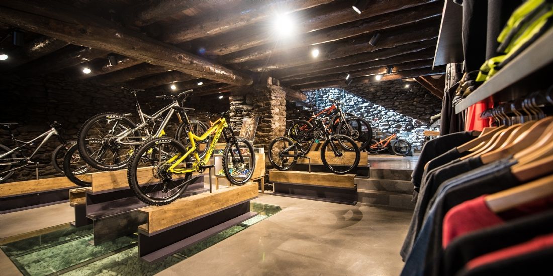 Commencal mise sur l'international et le cross canal