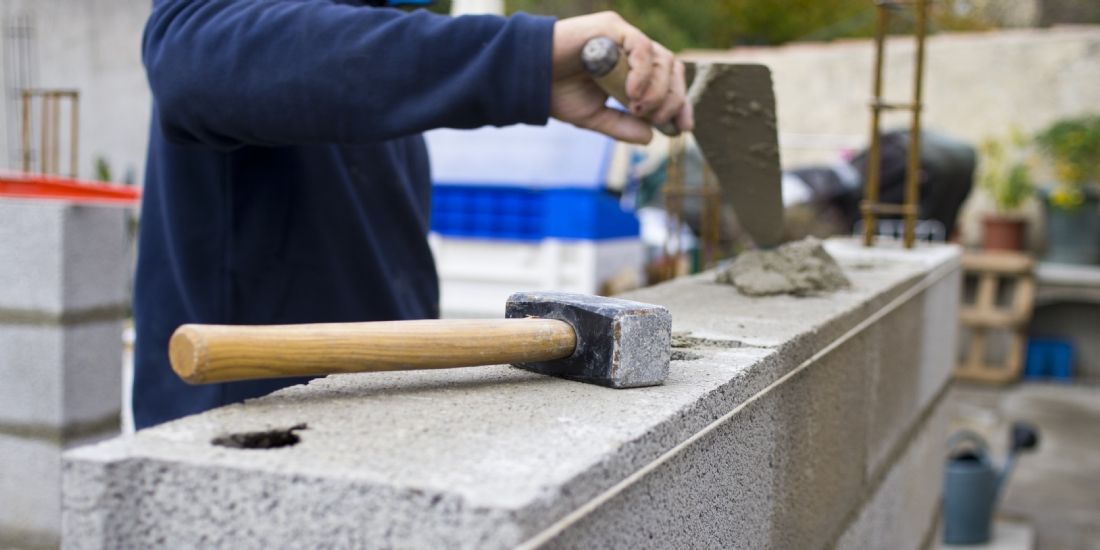 Le bâtiment continue sur sa lancée