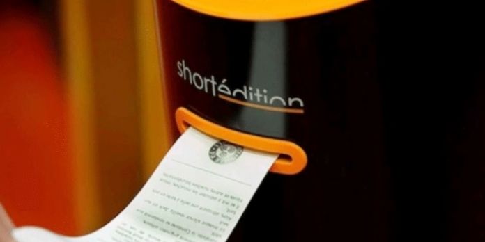 A Grenoble, un distributeur d'histoires courtes distrait les passant pendant leurs temps d'attente.