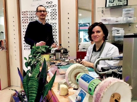 Les binocles, l'optique sur-mesure face au standard