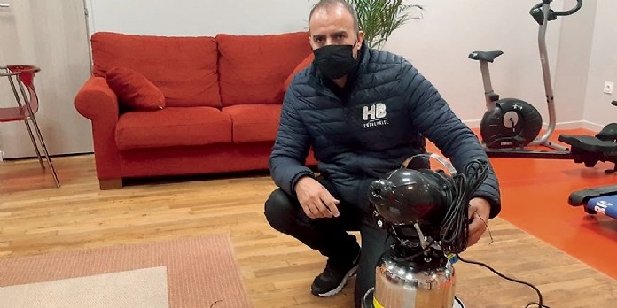 L'électricien Hicham Bourhroum crée une activité complémentaire avec la Covid-19