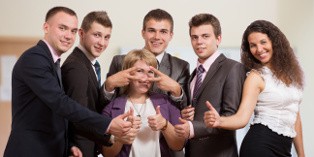 Une opération de teambuilding doit permettre aux collaborateurs de se rapprocher pour atteindre ensemble leurs objectifs.