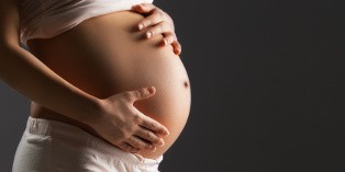 Une femme enceinte est un salarié protégé, notamment lors du congé maternité.