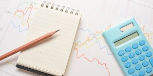 L'impôt sur les sociétés taxe le tiers des bénéfices de l'entreprise à son taux normal.