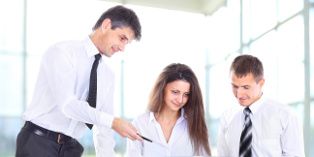 Une fois désigné, le rôle du conciliateur est d'entamer des négociations avec les créanciers.