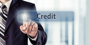 En matière de fiscalité d'entreprise, les charges financières (intérêts et assimilés) sont déductibles.
