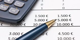 Le taux horaire pratiqué, le prix du bien ou de la prestation de service, le montant des frais de déplacement font partie des éléments devant obligatoirement figurer au devis