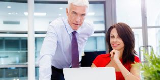 Transmettre une entreprise, c'est également accompagner le repreneur avant qu'il ne reprenne l'entreprise de manière plus autonome.