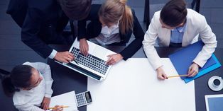 La principale difficulté apparaît dans le cas de la reprise d'une entreprise par un seul salarié, qui devra être légitime face à ses anciens collègues.