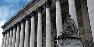 Quatre procédures coexistent pour se faire côter en bourse : L'offre à prix ferme, l'offre à prix minimal, l'offre à prix ouvert, la cotation directe, le placement garanti.