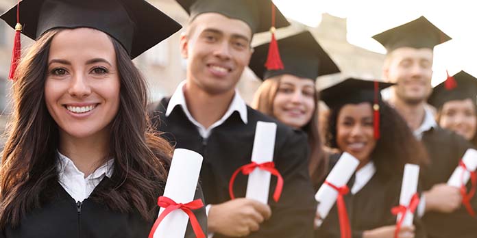 Quels diplômes pour travailler dans le domaine de la relation client ?